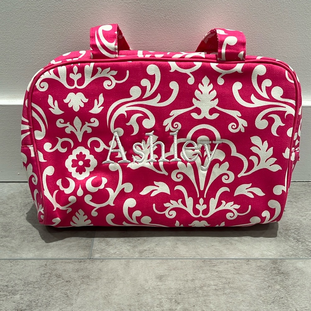 NWOT custom “Ashley” Damask Thirty-One lined cosmetic/toiletry/travel bag